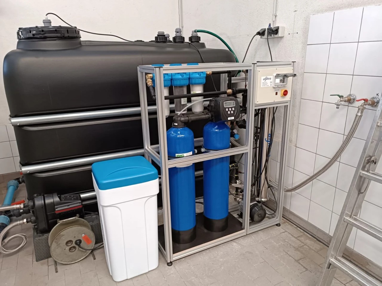 Reverse osmosis system-4000 litre tanks