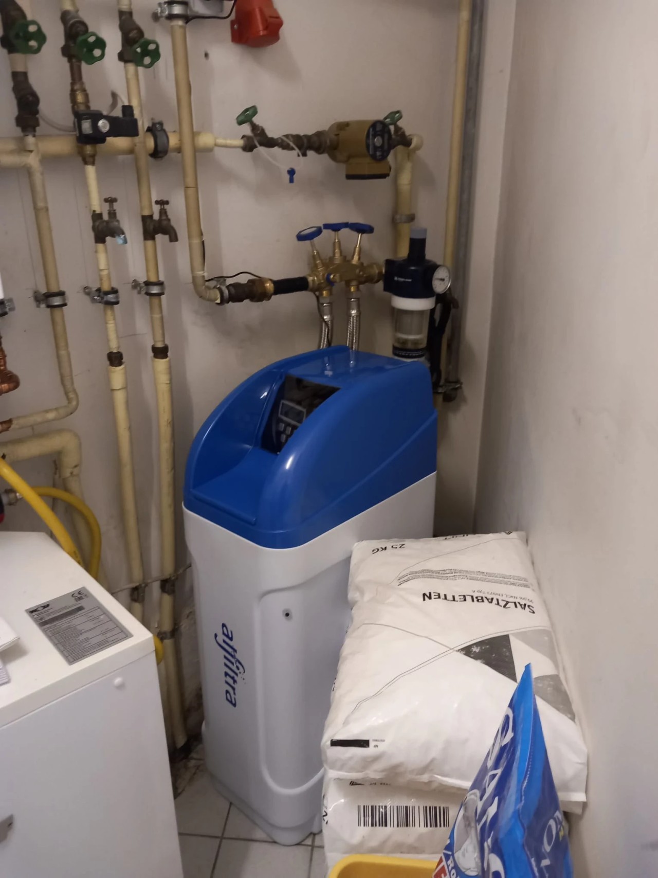 Water softening system and new backwash filter